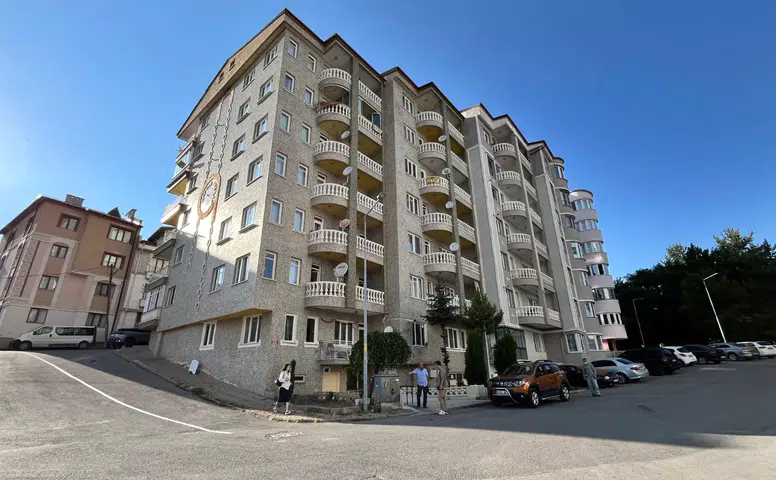 Bahçe Duvarı Örmek İstediler, Kendi Arazilerinde Yol Olduğunu Öğrendiler