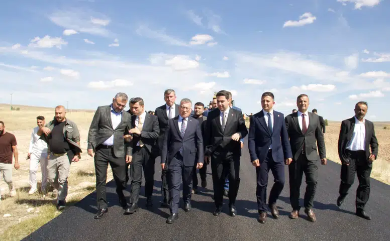 Altınyayla’da Gümüşdiğin Köyü Yolu ve Eğitim Yatırımları Hizmete Açıldı