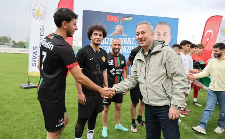 Sivas Gücü Belediyespor ile Filistinli Öğrenciler Dostluk Maçında Buluştu