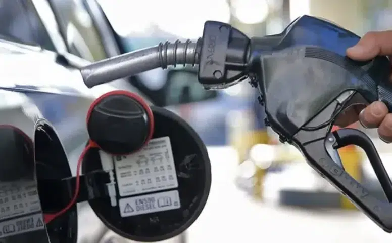 Akaryakıtta böylesi ilk kez olacak! Motorin bu gece üç haneyi görecek, çok büyük zam kapıda