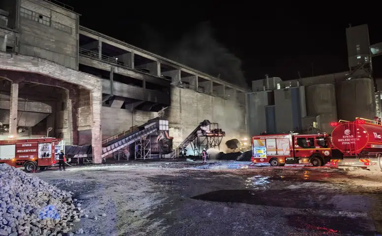 Sivas’ta çimento fabrikasında yangın alarmı