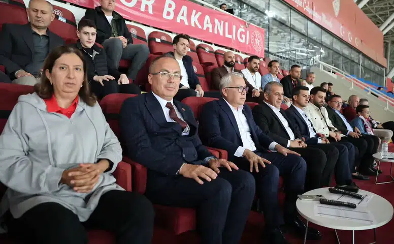Trendyol 1. Lig 5. Hafta Heyecanı: Vali Şimşek Müsabakayı Tribünden Takip Etti
