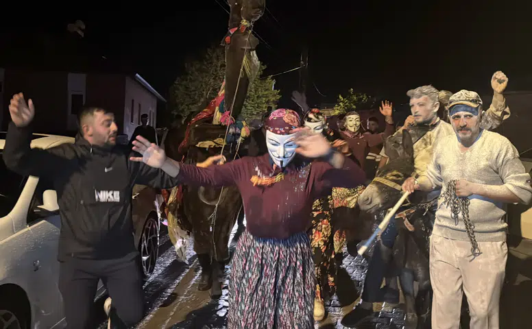 Sivas Altınyayla’da Asırlık Düğün Geleneği: Deve Oyunu Ve Eşeğe Bindirme Adeti Sürüyor