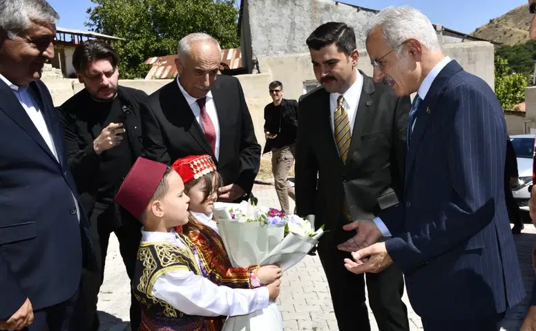 Bakan Uraloğlu Gürün’de Tarihi ve Turistik Noktaları Ziyaret Etti