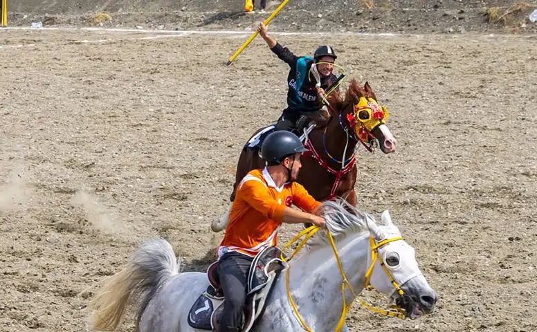 Sivas Yeşilyurt Cirit Sahasında Fırtına Estirdi: Nefesler Tutuldu