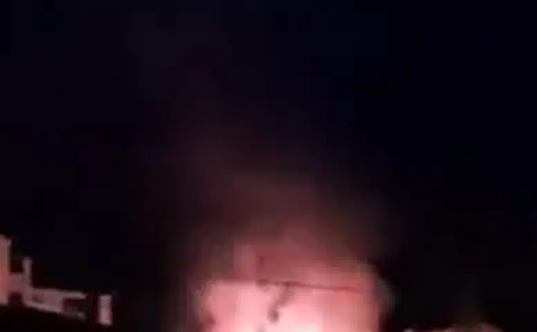 Sivas’ta Gece Yarısı Yangın Paniği! Boş Müstakil Ev Alevlere Teslim Oldu