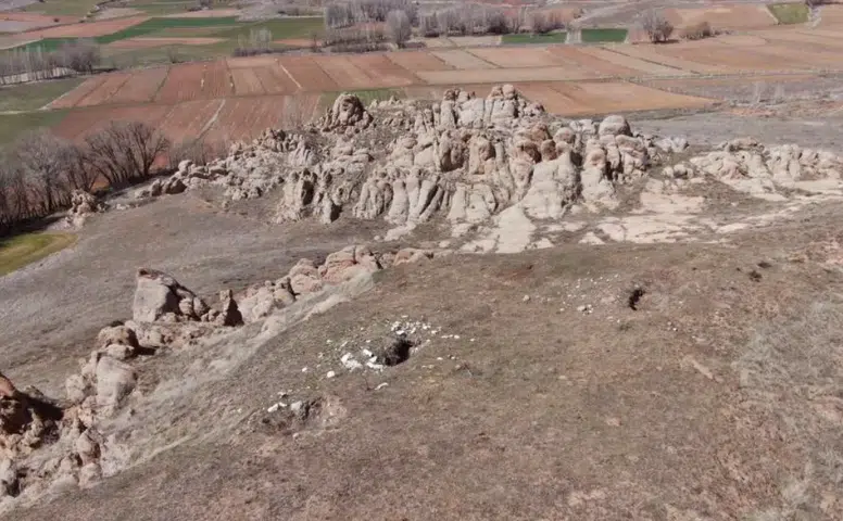 Sivas'ta Mars'ı Andıran Kayalıklarda Mahsur Kalan Genç Kurtarıldı