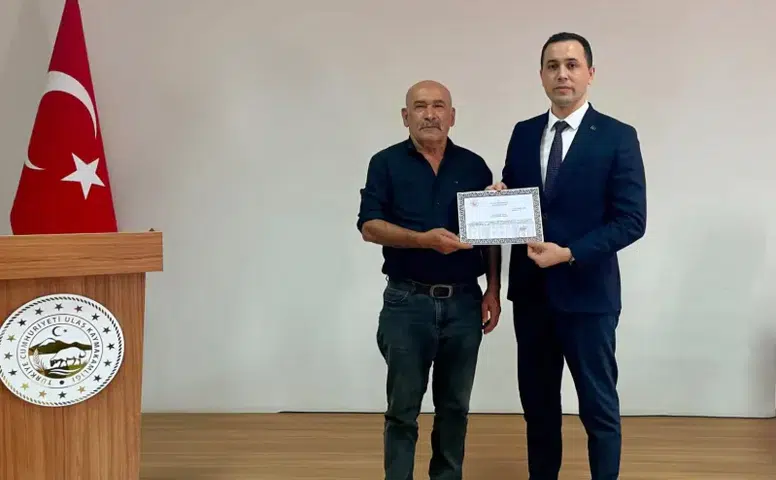 Ulaş’ta Korubaşı Köyü Muhtarına Çevre Çalışmaları Nedeniyle Teşekkür Belgesi