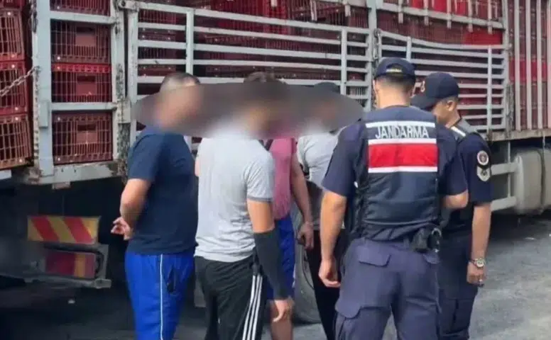 Sivas Dahil 81 İlde Göçmen Kaçakçılığı Operasyonu: 19 Organizatör Yakalandı