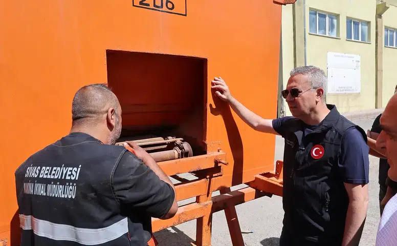 Sivas'ta Kış Hazırlıkları Erken Başladı! Başkan Adem Uzun Saha Tesislerinde Talimatları Verdi