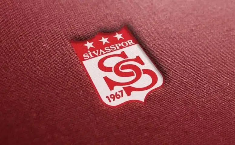 Sivasspor - Muğlaspor Maçında İlk Yarı Sona Erdi: VAR Kararları ve Karşılıklı Goller Damga Vurdu!