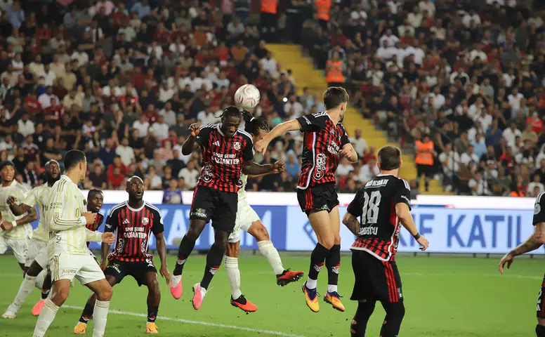 Gaziantep FK-Fenerbahçe Maçında İlk Yarıda Gol Çıkmadı