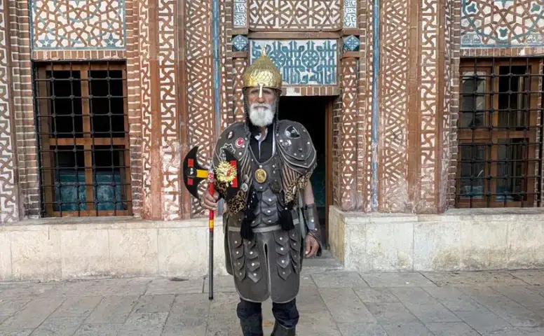 72 Yaşındaki Hasan Keskin, Sultan Alparslan Kıyafetleriyle Sivas’ta