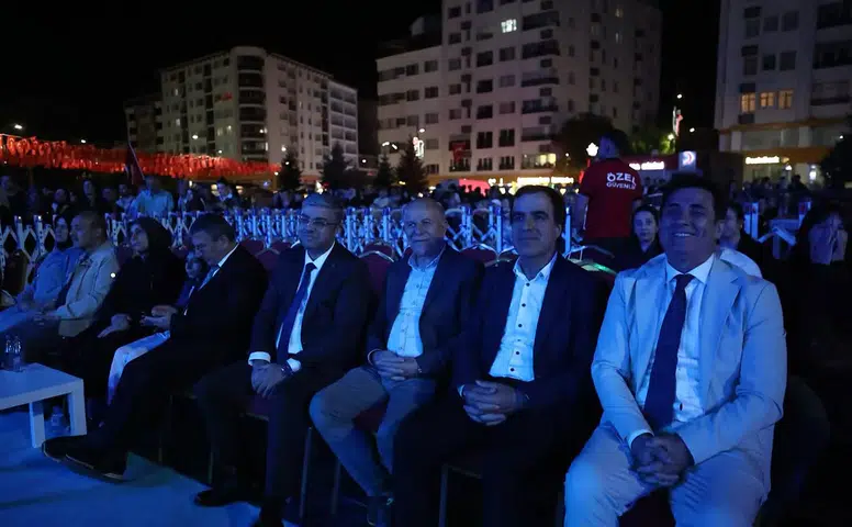 Sivas’ta 4 Eylül Coşkusu Sürüyor: Halk Dansları ve Türkülerle Unutulmaz Program