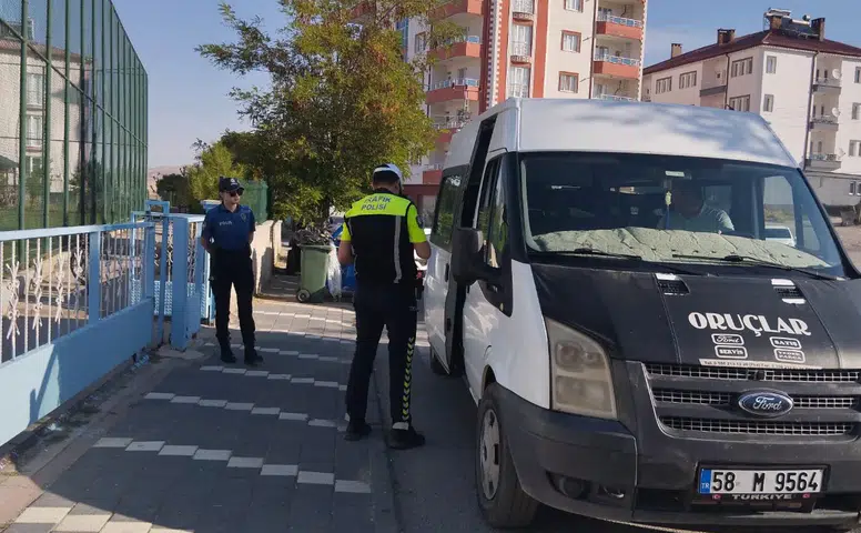 Sivas Altınyayla’da Okul Servislerine Denetim: 1 Araç Trafikten Men Edildi