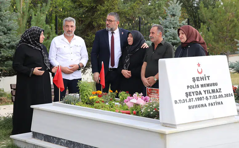 Şehit Polis Şeyda Yılmaz Kabri Başında Dualarla Anıldı