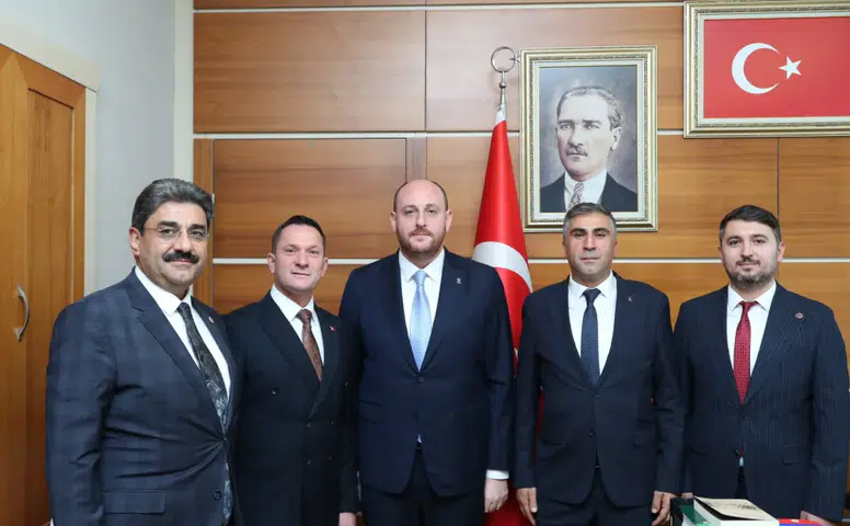 Koyulhisar Belediye Başkanı Bora Karakullukçu AK Parti’ye Katıldı