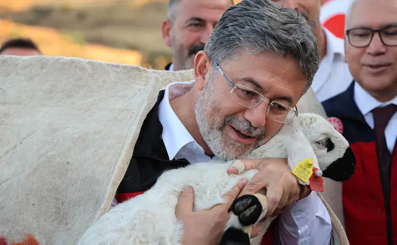 Bakan Yumaklı Sivas’ta Bal Sağdı: Hedef Dünya Birinciliği