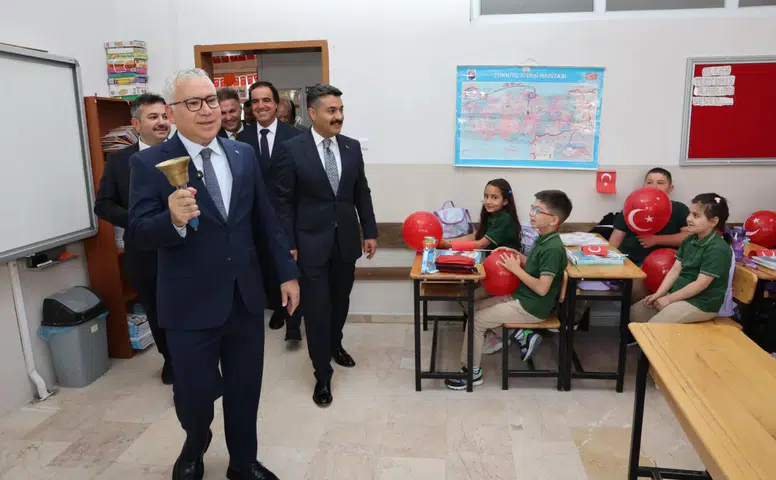 Sivas’ta Okullar Açıldı! Öğrenciler Yeni Eğitim Yılına Başladı