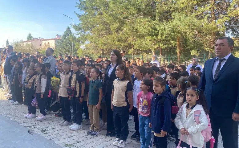 Hafik’te Yeni Eğitim Yılının İlk Zili Çaldı