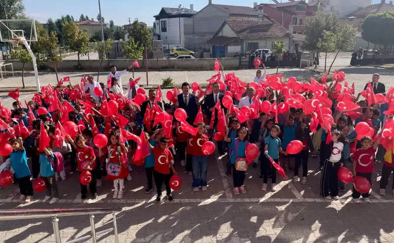 Ulaş Kaymakamı Veli Avcı’dan Öğrencilere İlk Gün Ziyareti