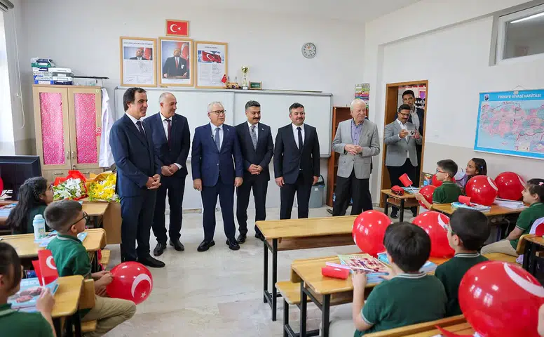 Sivas’ta 113 Bin Öğrenci İçin Ders Zili Çaldı: İlk Ders “Kardeşlik” Oldu!