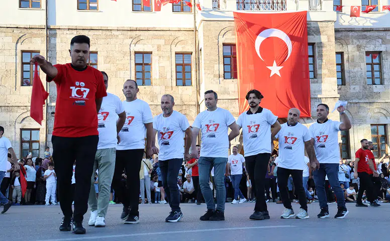 Sivas Kongresi’nin 107. Yılında 1058 Kişilik Görkemli Halay