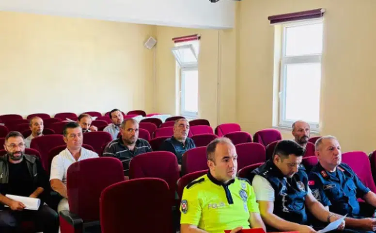 Hafik’te Taşımalı Eğitim Servis Şoförlerine Güvenlik Bilgilendirmesi