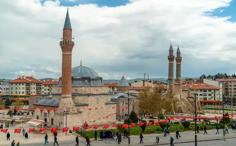 Herkes Memleketine Dönse Sivas Türkiye’nin 7. Büyük İli Olacaktı!