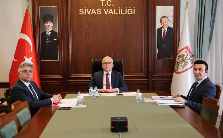 Sivas Valisi Yılmaz Şimşek, Sosyal Yardımlaşma ve Dayanışma Vakıfları Toplantısına Katıldı