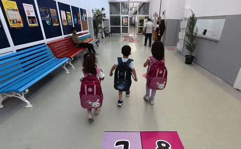 Ağır Okul Çantaları Çocukların Duruşunu Tehdit Ediyor