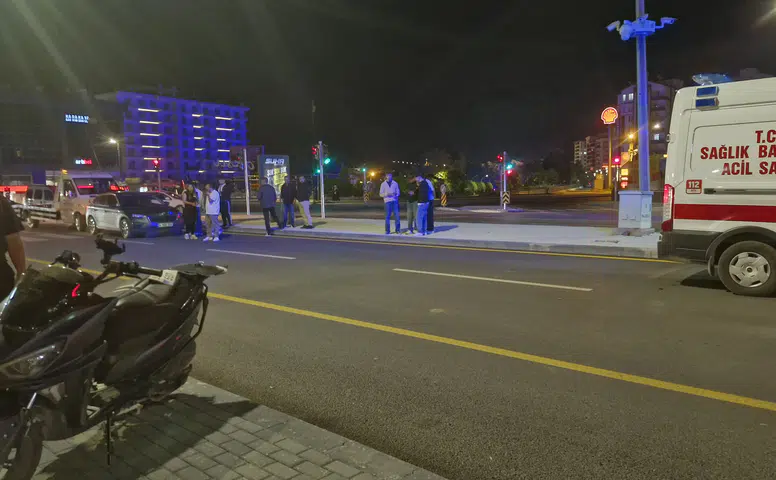 Sivas'ta Motosiklet Kazası: Arkadan Gelen Araç Çarptı, Sürücü Ucuz Kurtuldu