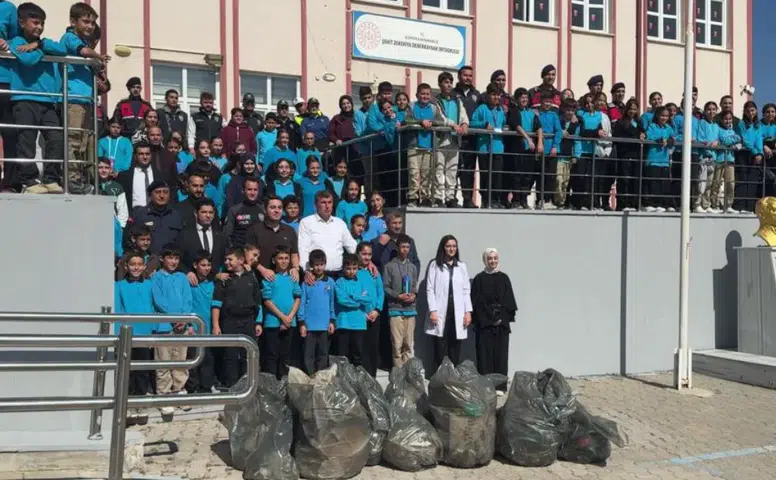 Altınyayla’da Öğrenciler ve Protokol El Ele Verdi: Okul Duvarları Boyandı