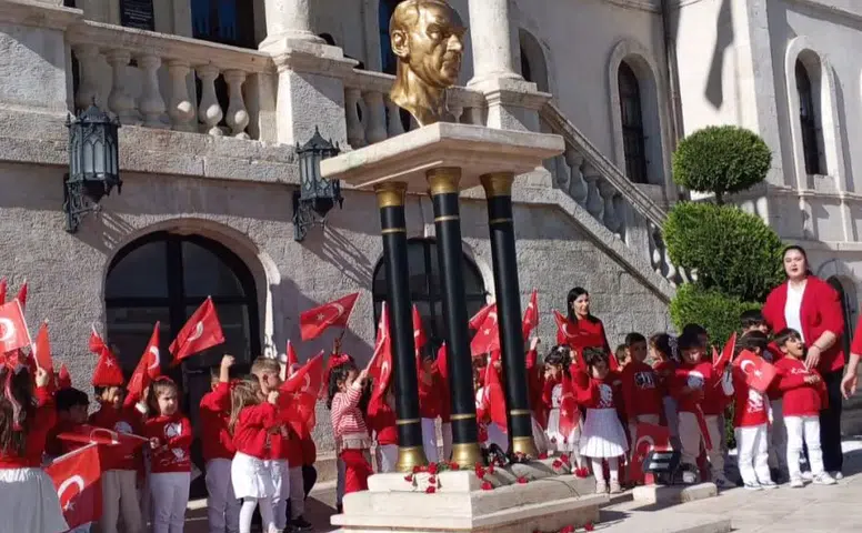 Sivas'ta 29 Ekim Coşkusu Erken Başladı! Miniklerden Anlamlı Etkinlik