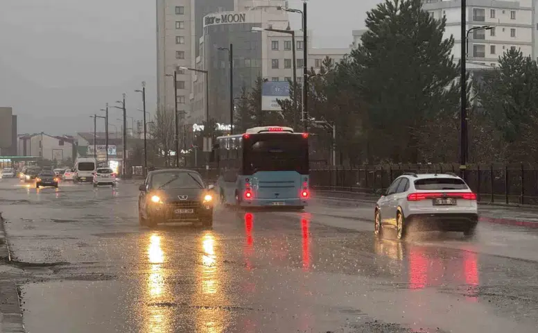 Sivas Valiliği’nden Kuvvetli Yağış Uyarısı: Saat Verilerek Tedbir Çağrısı Yapıldı