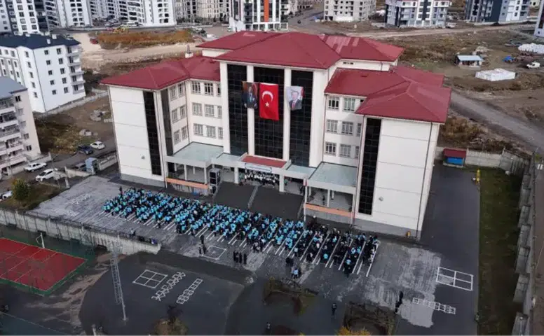 Sivas’ta 850 öğrenci coşkuyla Cumhuriyet şarkıları söyledi