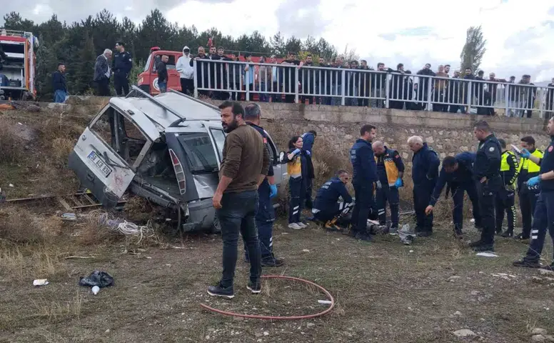 Suşehri’nde Takla Atan Araçta 5 Kişi Yaralandı
