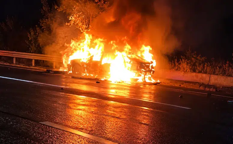 Sivas-Malatya Arasında Kaza: 4 Yaralı, Bir Araç Yandı