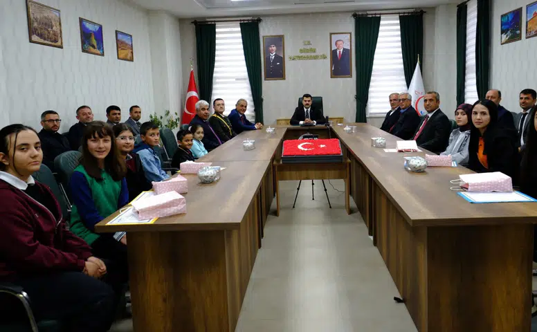 Cumhuriyet Bayramı Yarışmalarında Başarılı Öğrencilere Ödül