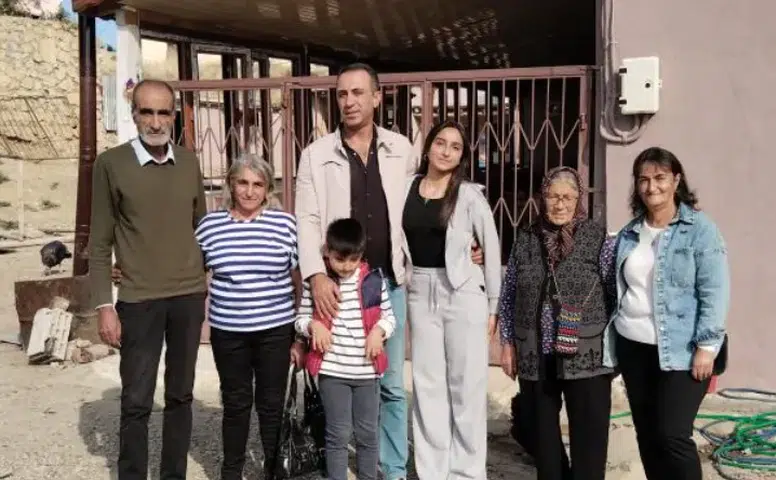 Sivas’ta Aracı Bozulan Alman Gezgin, 11 Günlük Misafirliğin Ardından Gözyaşlarıyla Ayrıldı