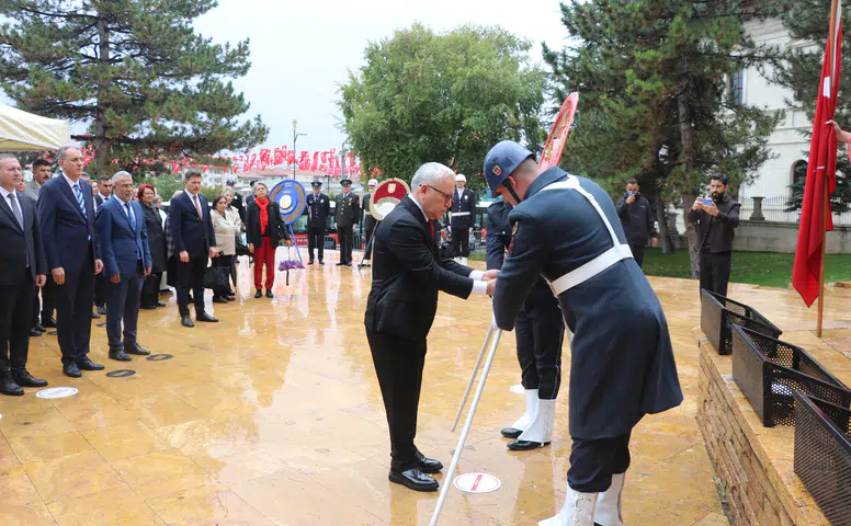 Sivas'ta Yağmur Cumhuriyet Coşkusuna Engel Olamadı!