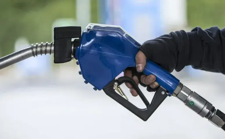 Peş peşe indirimler sonrası akaryakıt ucuzladı! Motorin ve benzinde litre fiyatı kaç lira oldu?