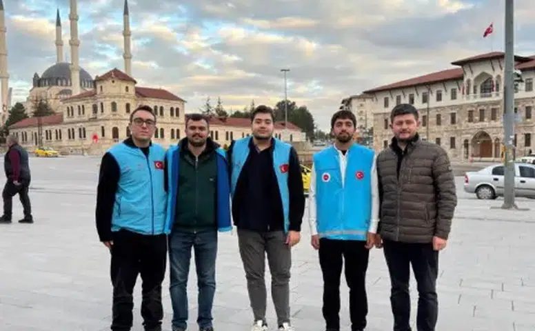 Sivas’ta Üniversite Öğrencilerinden Esnafa Siftah Bereketi