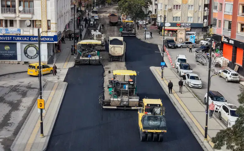 Sivas’ta Mevlana Caddesi’nde Asfalt Çalışmaları Başladı