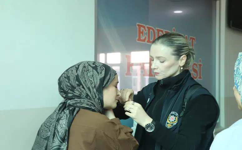 Sivas'ta KPSS Ortaöğretim Sınavında Küpe ve Kimlik Sorunu