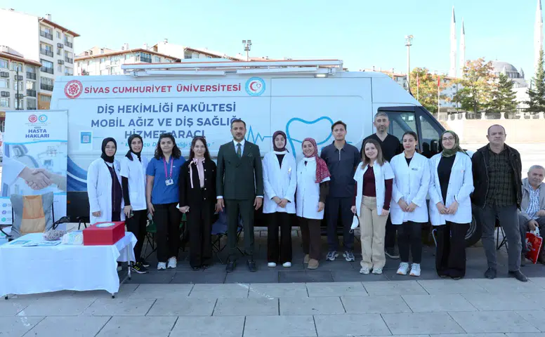 Sivas Cumhuriyet Üniversitesi'nden Vatandaşlara Diş Taraması