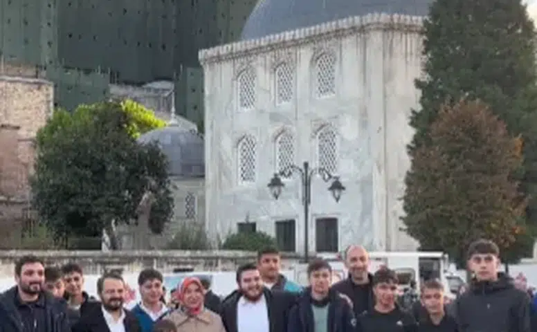 Rukiye Toy Ayasofya’da Gençlerle Sabah Namazında Buluştu