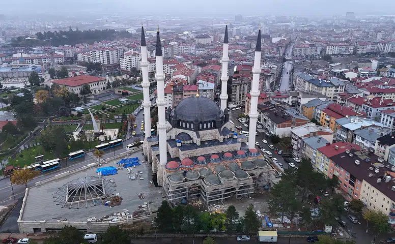Sivas'ın Yeni Sembolü Merkez Camii'nde Tarihi An: İlk Ezan Okundu