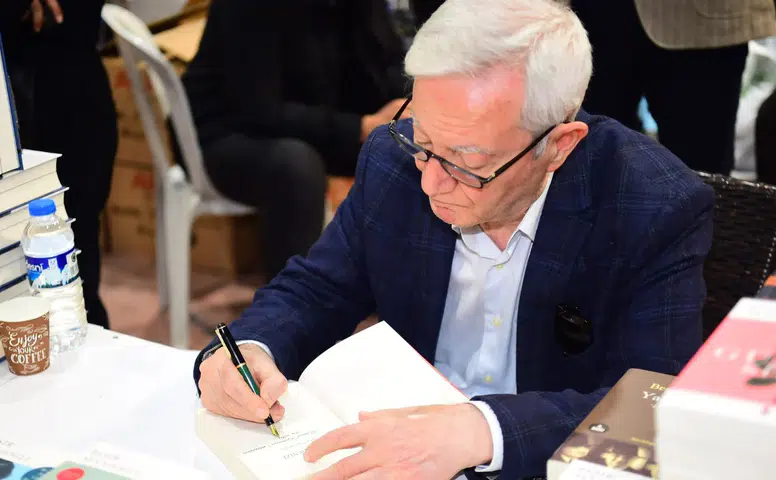 Sivaslı Yazar Beşir Ayvazoğlu Malatya Kitap Fuarı'na Damga Vurdu