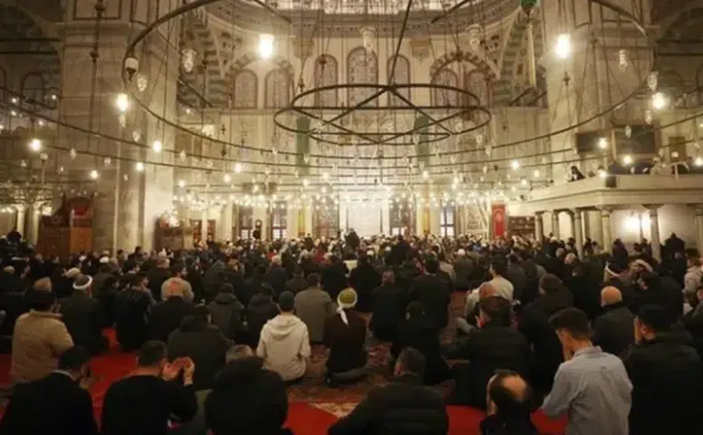 Diyanet 2026-2027 kandil günleri: Regaip, Miraç, Berat ve Mevlid Kandili tarihleri…